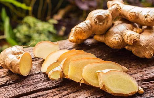Gừng thối. Gừng chứa nhiều chất chống oxy hóa, các hợp chất ngăn ngừa sự tổn thương DNA. Chúng giúp cơ thể chống lại các bệnh mãn tính như huyết áp cao, bệnh tim, bệnh về phổi, làm chậm quá trình lão hóa.