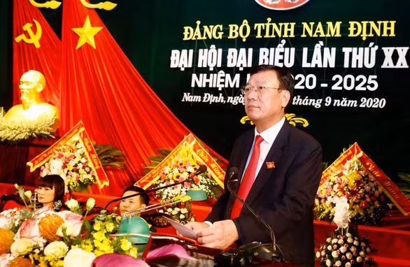  Ông Đoàn Hồng Phong (SN 1963, quê Nam Định) tái đắc cử bí thư Tỉnh ủy Nam Định ngày 24/9. Ông Phong từng giữ các chức vụ phó giám đốc Sở Tài chính Nam Định; giám đốc Sở Tài chính Nam Định; Bí thư Huyện ủy Ý Yên, tỉnh Nam Định; ủy viên Ban Thường vụ Tỉnh ủy, phó chủ tịch UBND tỉnh Nam Định; phó bí thư Tỉnh ủy khóa XVIII, chủ tịch UBND tỉnh Nam Định. Ngày 24/9/2015 ông được bầu làm bí thư Tỉnh ủy tỉnh Nam Định nhiệm kỳ 2015-2020.