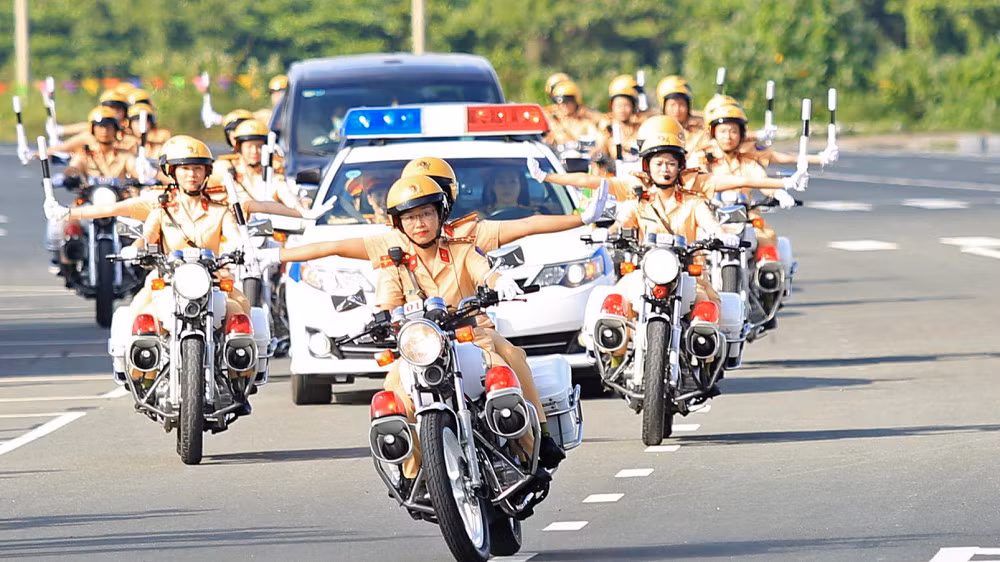 Với đội hình dẫn đoàn là nữ CSGT sẽ tạo ra nét mới trong lực lượng Công an TP Hồ Chí Minh. (Ảnh: Phụ nữ Việt Nam).
