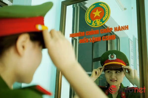 Thượng sĩ Nguyễn Thị Thanh Hoà (Đội Chữa cháy Chuyên nghiệp - Phòng CSPCCC số 8, CS PCCC Hà Nội) cho biết: "Xuất phát từ lòng yêu nghề nên mặc dù là nữ giới nhưng em vẫn chọn công việc tương đối khó khăn như ngành lính cứu hoả. Và em thấy tự hào khi được đứng trong lực lượng CS PCCC góp một phần công sức nhỏ bé của mình mang lại sự bình yên và hạnh phúc cho nhân dân".