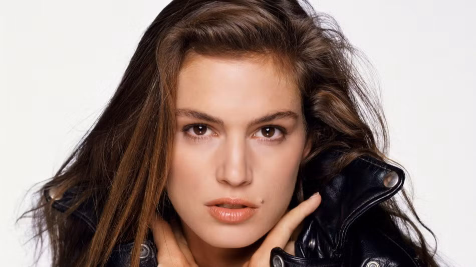 Cindy Crawford đã không ít lần được mời làm phát ngôn viên cũng như tham gia diễn xuất trên truyền hình.