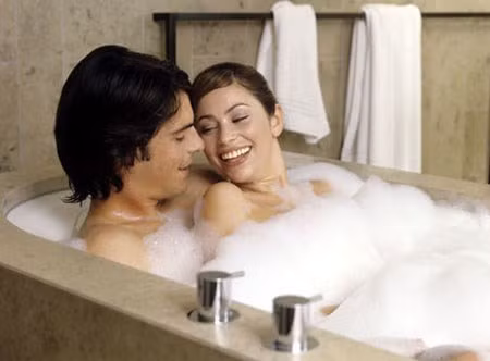 Quan hệ tình dục dưới vòi sen có an toàn? - Hình 2 Quan hẹ tình dục duói vòi sen có an toan?-Hinh-2