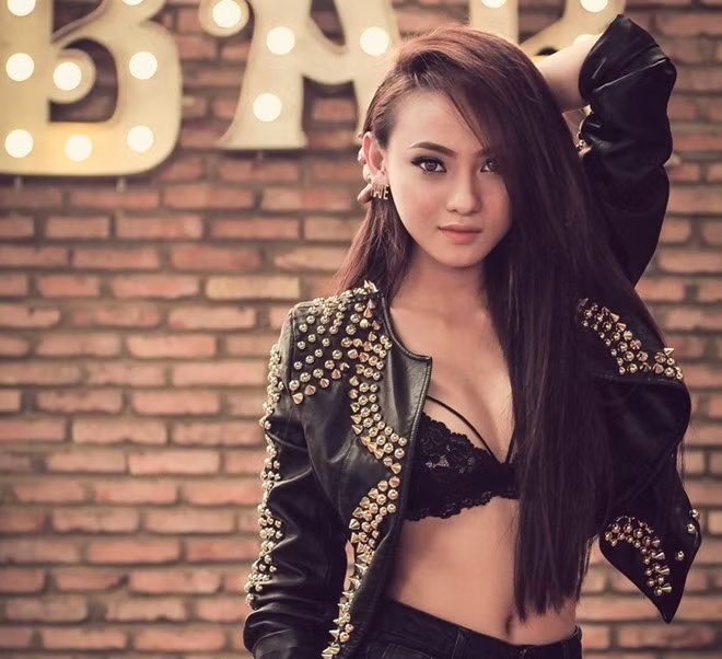 Trong giới DJ Sài Gòn, Huỳnh Anh Thảo (nickname Tyty, sinh năm 1993, quê Khánh Hòa) nổi tiếng sau khi tung clip EDM Mixtape. Năm 2007, Thảo biết và yêu thích DJ, nhưng hai năm sau, cô mới chính thức theo nghề.