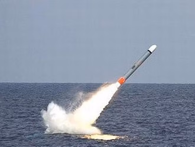 Sau khi nạp sẵn dữ liệu mục tiêu, hệ thống điện tử của Tomahawk sẽ so sánh các bức ảnh mà mắt thần chụp lại để xác định mục tiêu.