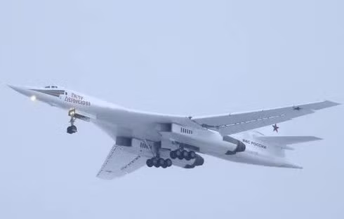 Các chuyên gia quân sự Nga cho biết, mặc dù Tu-160M không có khả năng tàng hình như máy bay B-2 hay B-21 sắp tới của Không quân Mỹ, nhưng với khả năng xâm nhập không phận đối phương với tốc độ siêu âm và mang phóng tên lửa tầm xa, đây là vấn đề kỹ thuật mà hệ thống phòng không của đối phương khó có phương án đối phó.
