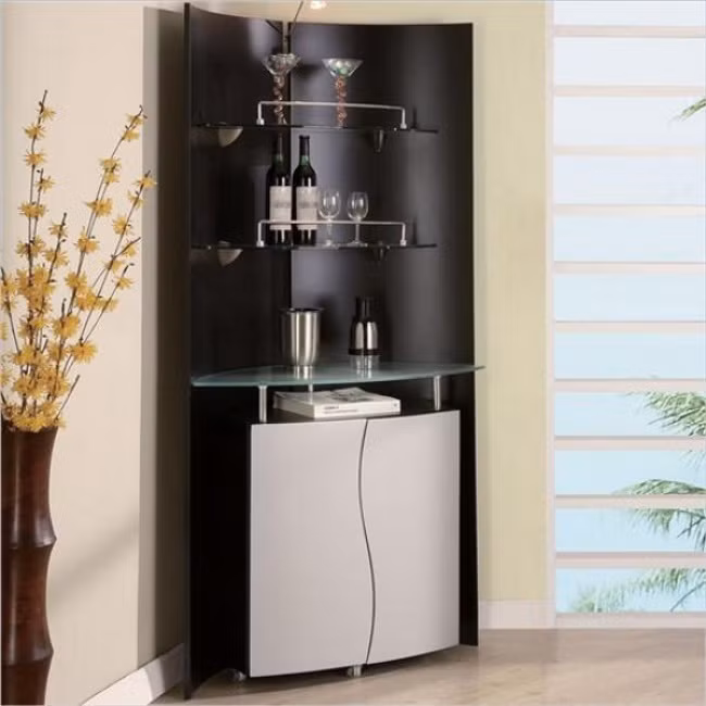 Góc nhà cũ kỹ, từng là nơi phát triển của mạng nhện bỗng chốc trở thành một chiếc giá để rượu, ly sang chảnh.