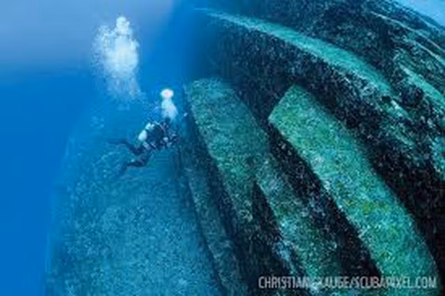 Nguồn gốc của quần thể kiến trúc dưới nước Yonaguni Monument là một bí ẩn lớn. Cho đến nay, các chuyên gia vẫn chưa tìm ra câu trả lời chính xác.