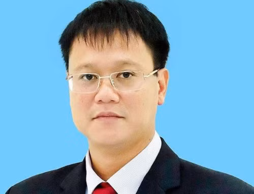 Ong Phung Xuan Nha la truong ban le tang Thu truong GD&DT Le Hai An