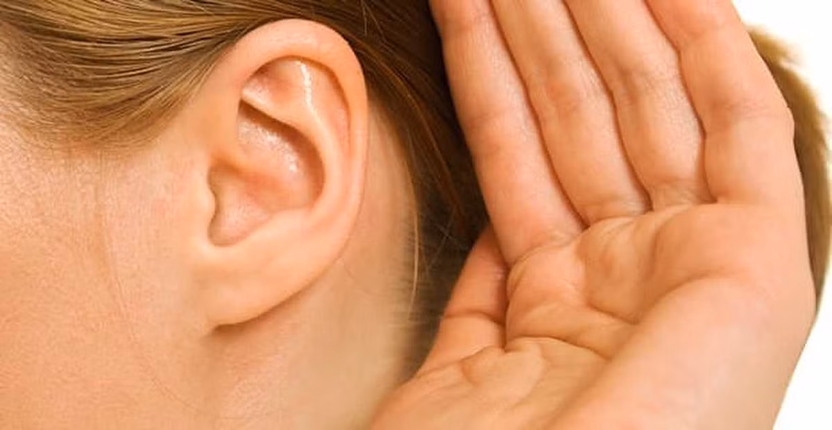 Theo các chuyên gia, Mitchell mắc chứng nứt ống tai trên (superior canal dehiscence) khiến mọi âm thanh lọt vào tai cô được khuếch đại đến mức độ đáng kinh ngạc.