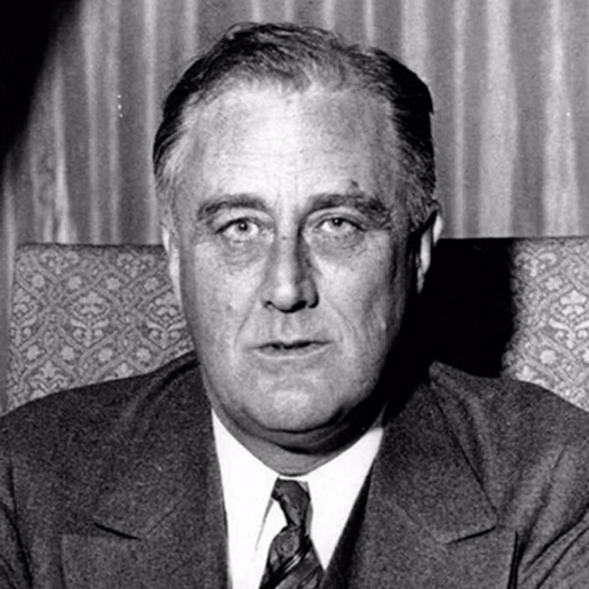 Không chỉ đắc cử Tổng thống nhiệm kỳ thứ ba, Roosevelt còn ở trong Nhà Trắng tiếp một nhiệm kỳ nữa. Theo đó, ông trở thành Tổng thống Mỹ đầu tiên và duy nhất trong lịch sử Mỹ đắc cử 4 nhiệm kỳ liên tiếp.