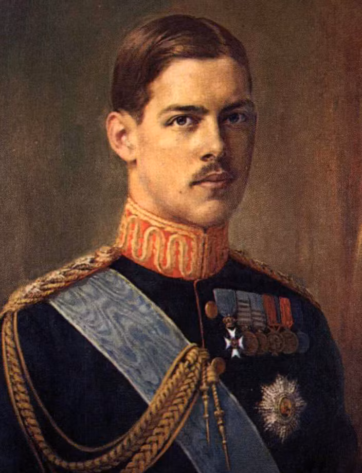 Alexander kế vị ngai vàng từ cha vào năm 1917 sau khi cha và anh trai là Thái tử George buộc phải sống lưu vong. Triple Entente là người trợ giúp Alexander lên được ngai báu.