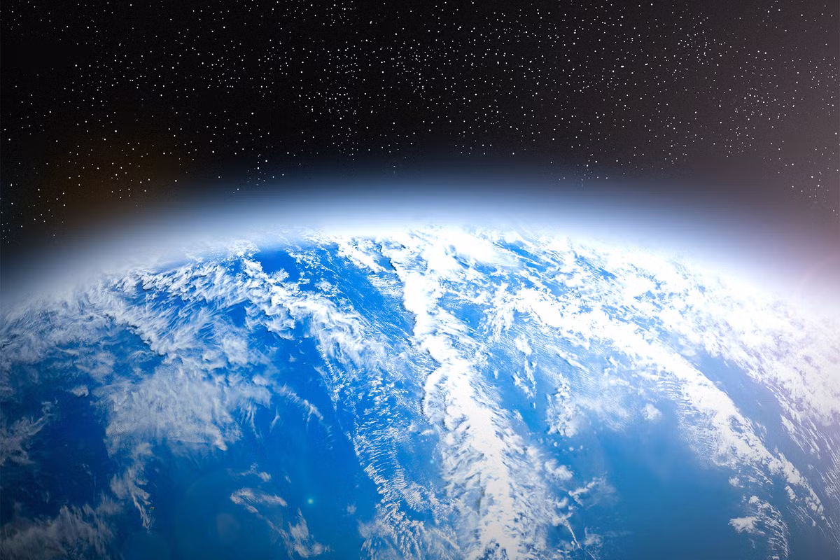 Vấn đề này càng "nóng" dư luận hơn khi các chuyên gia thuộc Cơ quan Hàng không Vũ trụ Mỹ (NASA) phát hiện mối nguy hiểm có khả năng đẩy con người đến ngày tận thế từ những năm 1980.