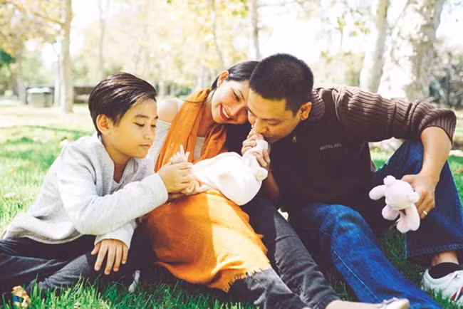 Hiện tại, người đẹp Dốc tình có cuộc sống rất viên mãn khi gia đình vừa chào đón thêm một nàng công chúa bé bỏng.