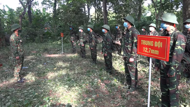 Huyen Hoai Duc khai mac dien tap ''thiet quan luat, gioi nghiem''