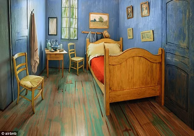 Căn phòng đẹp mê ly trong bức họa “Phòng ngủ ở Arles” được Van Gogh vẽ năm 1888 được Viện Nghệ thuật Chicago tái hiện lại chân thực từng chi tiết để khách trọ qua đêm.