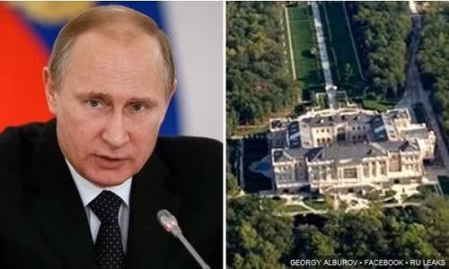 Tòa biệt thự này được cho là thuộc quyền sở hữu của Tổng thống Putin từ năm 2006, được xây ngay bên cạnh Biển Đen, giá trị khoảng 1 tỷ USD.