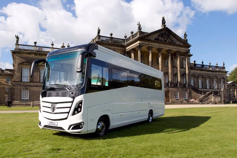 Một công ty Motorhome đã cung cấp cung điện di động siêu sang giá gần gấp đôi một ngôi nhà trên mặt đất (10,2 tỉ đồng).