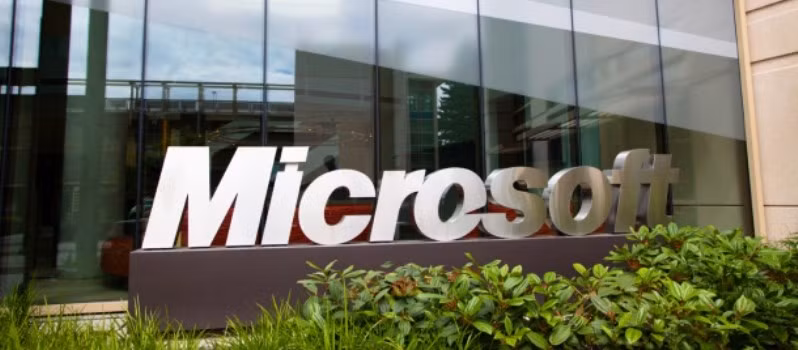 Tiếp đến là Microsoft. Đây là lần thứ 3 liên tiếp từ năm 2013 mà Microsoft Việt Nam giành được vị trí đầu tiên trong bảng xếp hạng dành cho các công ty công nghệ.