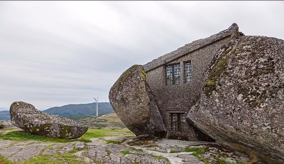 Ngôi nhà mang dáng dấp cổ kính. Ảnh archdaily.