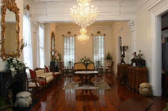 Sau đó, nó được bán cho một người đàn ông có tên John Henry Maginis và sau này ông cũng bị chết thảm do sét đánh.