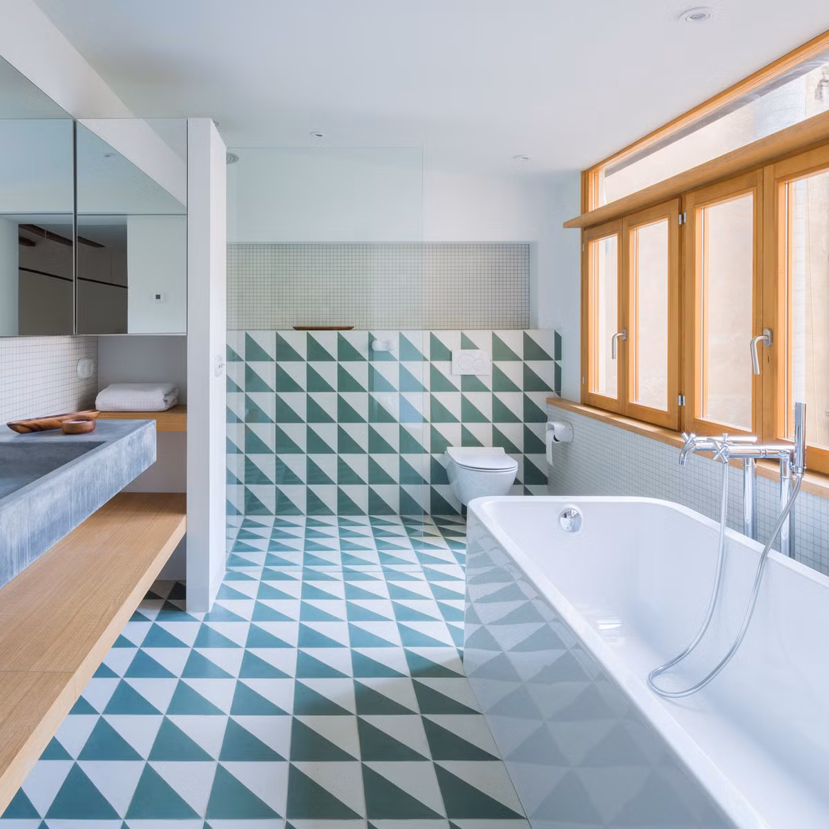 Giếng trời giúp phòng bếp, nhà tắm và nhà kho của một căn hộ ở Barcelona trở nên sáng sủa suốt cả ngày.