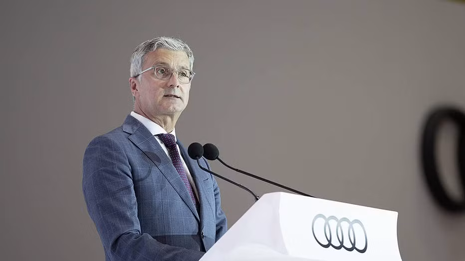 Sau khi tốt nghiệp đại học, ông đầu quân cho công ty Philips Kommunikation Industrie AG tại Nuremberg. Ảnh: autoweek.