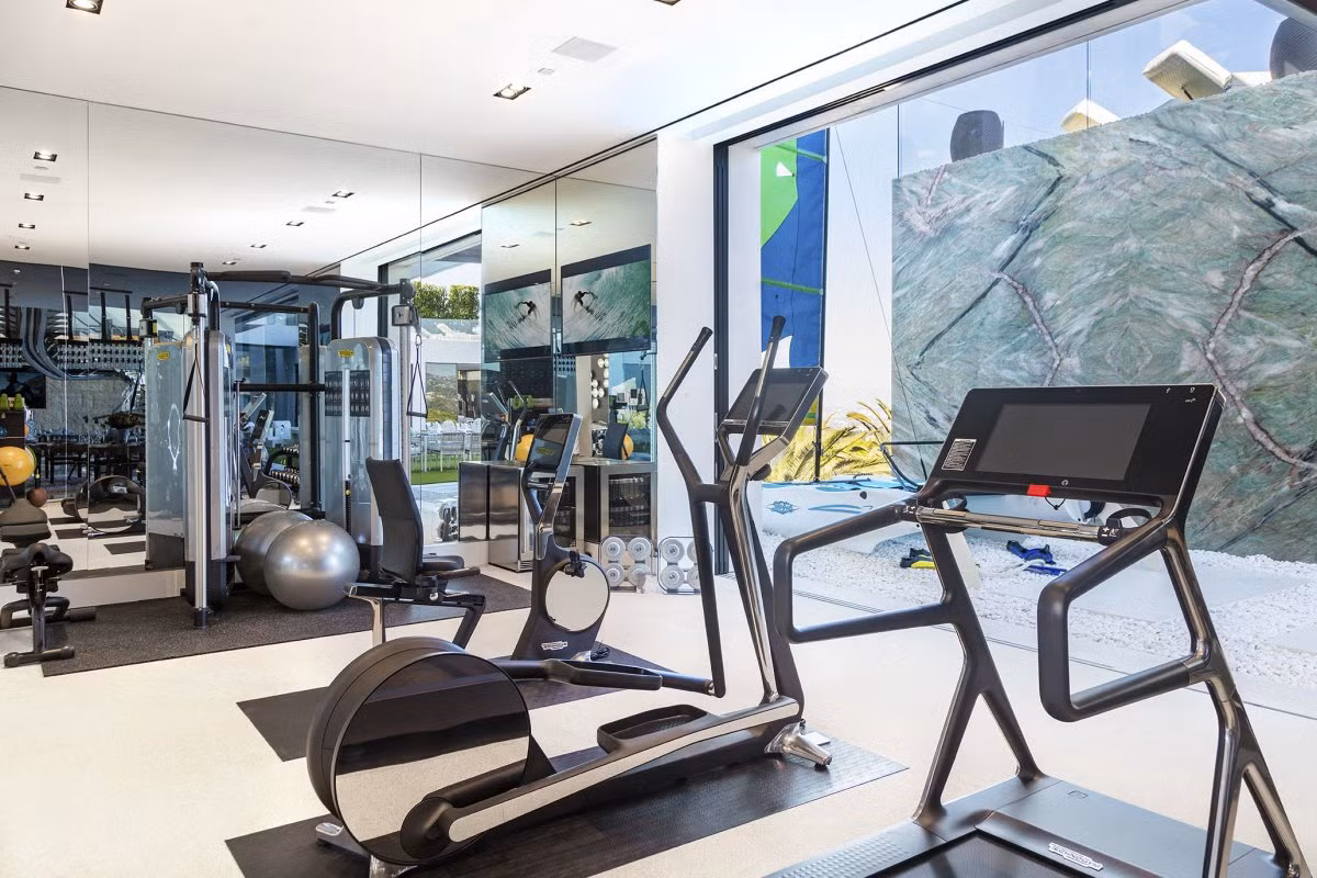 Phòng tập Gym tiện nghi đầy đủ.