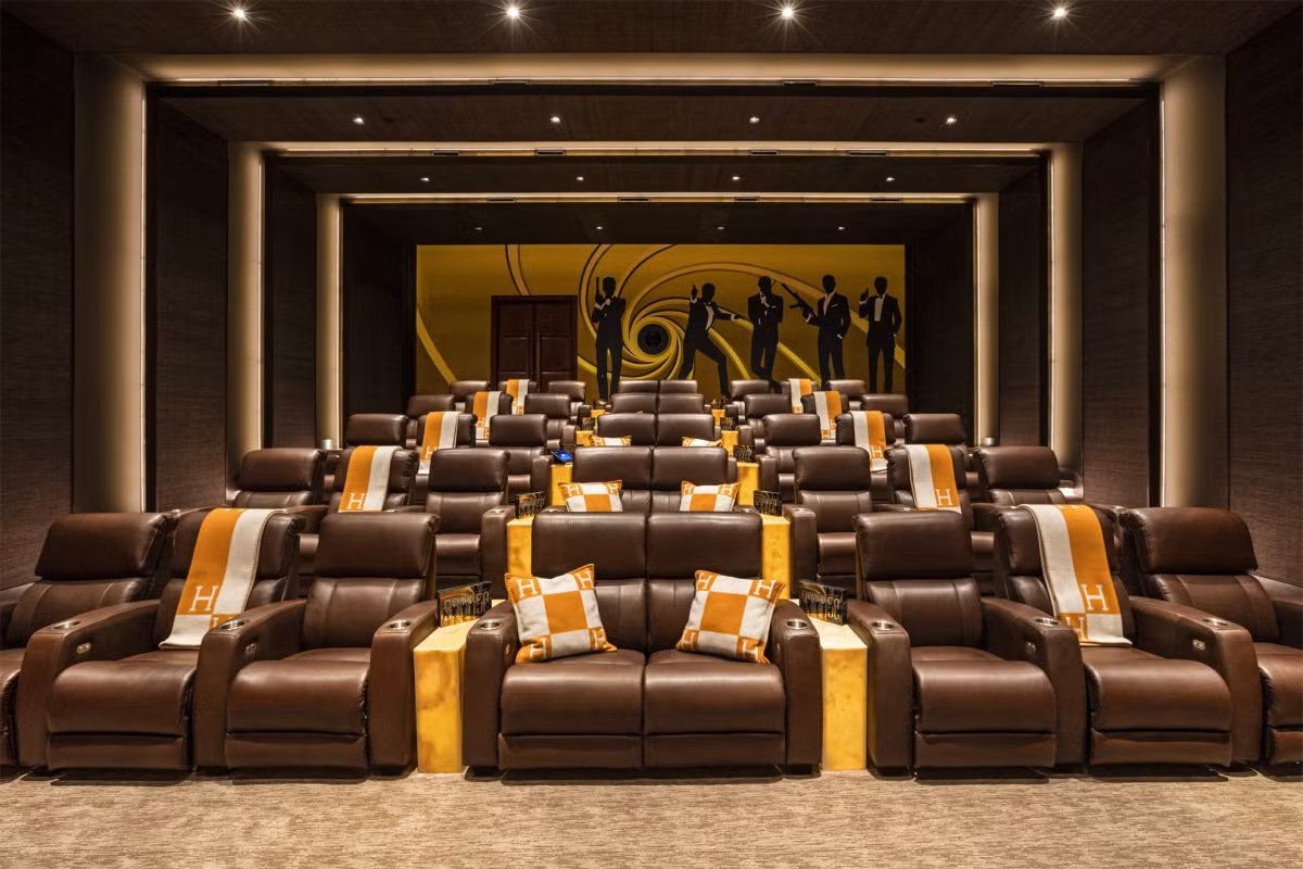Một rạp chiếu phim VIP được trang bị ngay trong khu biệt thự hạng sang này.