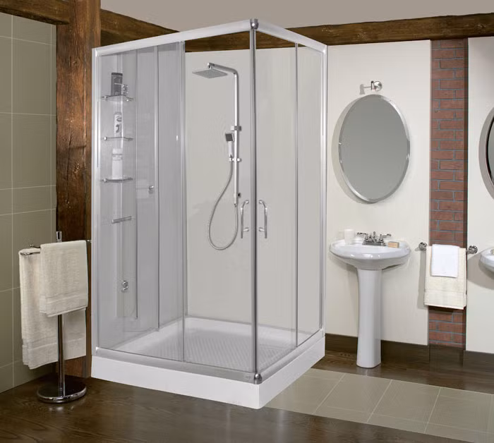 Bồn tắm đứng vách kính có nhiều ưu điểm như giúp tiết kiệm diện tích phòng tắm, ngăn không cho nước tràn ra ngoài, có thể kết hợp tắm đứng và tắm ngâm… Ảnh: Bepdaitin.