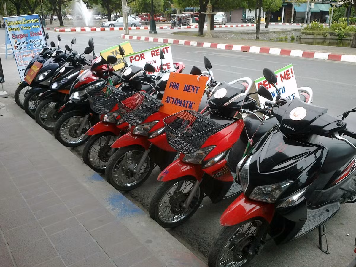 Cho thuê xe máy, ô tô tự lái: Dịch vụ này chủ yếu ở các thành phố lớn, những điểm du lịch và luôn là lựa chọn của những vị khách thích cơ động, thích tự khám phá địa điểm nơi mình đến. Ảnh: Vntrip.