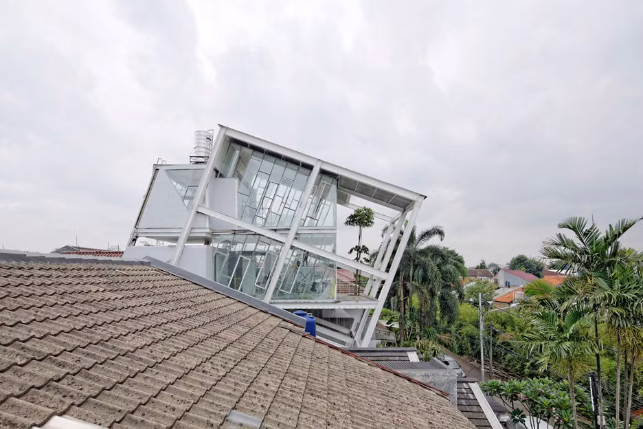 Ben trong can nha nghieng 70 do doc dao o Jakarta-Hinh-2