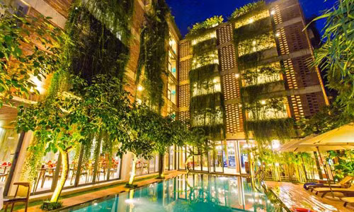 Atlas Hotel Hội An nổi bật hơn hẳn vào ban đêm. Nguồn ảnh: Global Construction, Kienviet.