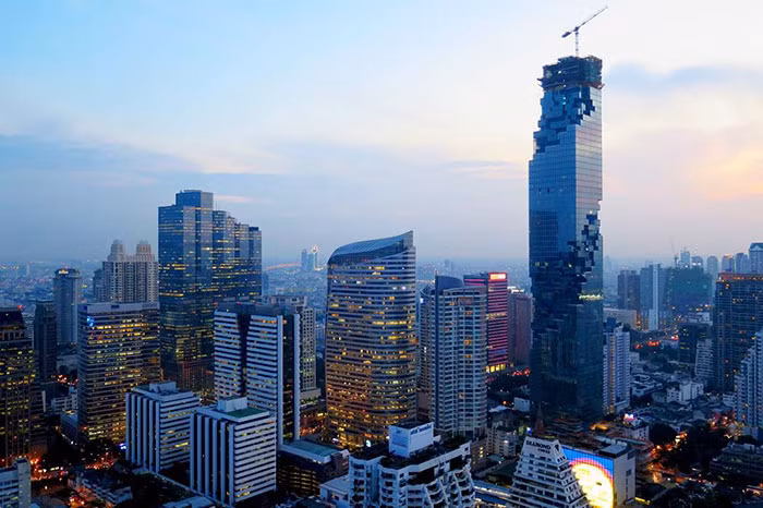 Trên tầng trên cùng có đặt kính viễn vọng để quan sát toàn thành phố Bangkok xinh đẹp.