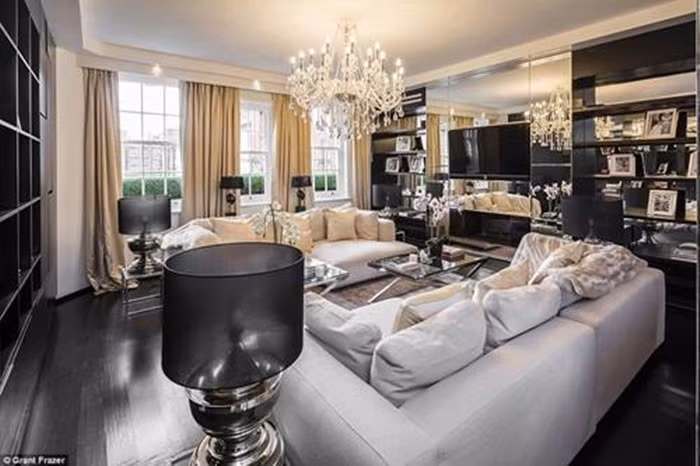 Penthouse long lay cua nha thiet ke Alexander McQueen