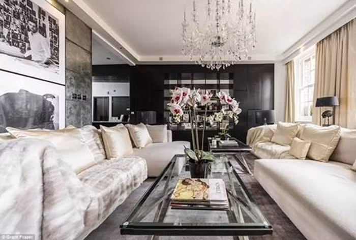 Căn biệt thự trên không này được xây dựng từ năm 1897 nhưng vẫn giữ được nét đẹp của nó và hút hồn bất cứ ai ghé thăm. Nó đang được rao bán trên thị trường với giá 272 tỷ đồng.