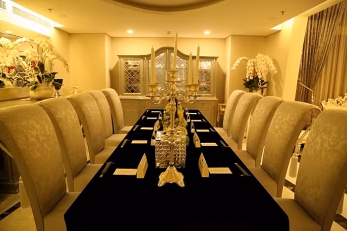 Căn nhà được xếp vào top biệt thự hạng sang của sao Việt, có 4 tầng và 1 sảnh lớn để tổ chức tiệc ngoài trời. Nội thất trong nhà thuộc hàng sang và đắt đỏ. Ảnh: Ngoisao.