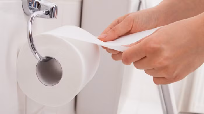 Giấy vệ sinh, xà bông tắm, kem đánh răng hay dầu gội đầu là những vật dụng thiết yếu, thường xuyên sử dụng nên bạn có thể mua số lượng nhiều một lần để được nhận giá ưu đãi. Ảnh: Vietq.