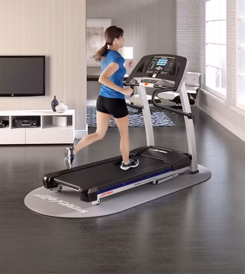 Tuy nhiên, các chị em hoàn toàn có thể tiết kiệm được số tiền này nếu tự tập ở nhà thay vì đến các phòng tập thể dục. Việc tập thể dục ở nhà vừa tiết kiệm thời gian đi lại mà vẫn đảm bảo được hiệu quả như ở phòng tập. Ảnh: Sieuthitaigia.