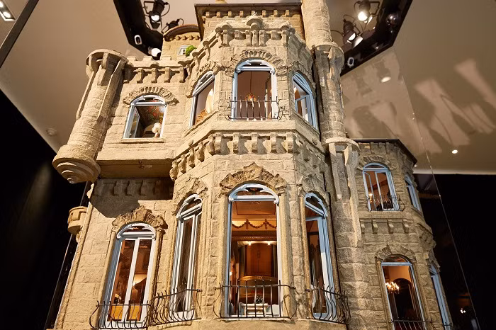 Gần đây nhất được trưng bày tại bảo tàng Columbus Circle - một trung tâm mua sắm tại trung tâm Time-Warner Manhattan. Số tiền thu được từ triển lãm này sẽ xung quỹ hoạt động từ thiện dành cho trẻ em.