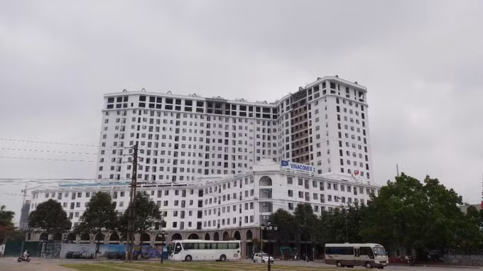 Trên các website, Royal Park được giới thiệu là dự án tổ hợp khách sạn, thương mại, căn hộ cao cấp. Dự án nằm ngay tại trung tâm thành phố Bắc Ninh và tiếp giáp 4 mặt đường trong đó có mặt đường lớn (Kinh Dương Vương, Luy Lâu, Phạm Sư Mạnh). Ảnh: Vietnam biz.