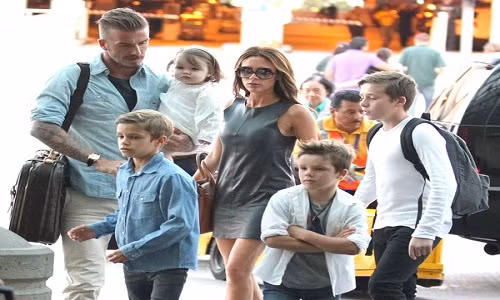 Tuy nhiên, thời gian gần đây xuất hiện tin đồn vợ chồng Beckham đang từng bước chuẩn bị cho kế hoạch ly hôn đã khiến người hâm mộ vô cùng sốc bởi cặp đôi này đã có 4 thiên thần và họ được xem là biểu tượng gia đình hạnh phúc nhất trong giới showbiz.