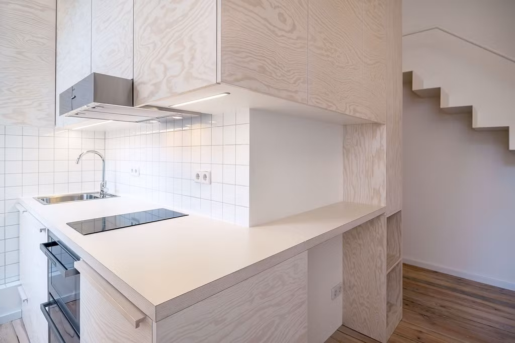 Bếp ăn được đặt sát vách công trình phụ.