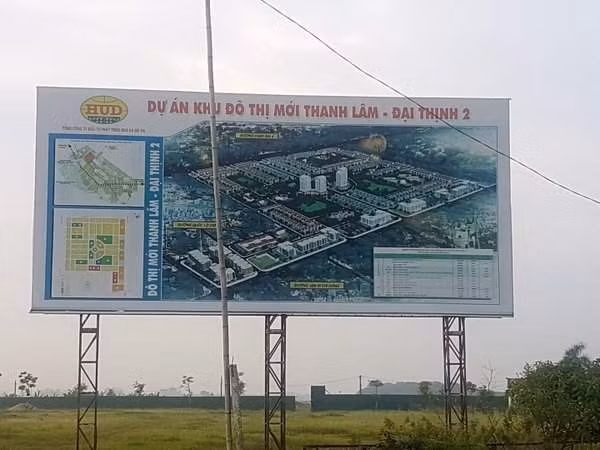Dự án rùa bò thứ 2 là Dự án Khu đô thị mới Thanh Lâm - Đại Thịnh 2 do Tổng Công ty Đô thị phát triển nhà và đô thị (HUD) làm chủ tư. Dự án có vị trí ngay sát UBND huyện Mê Linh. Ảnh: ANTT.