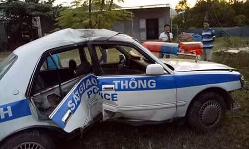 Thieu uy canh sat bi thuong khi duoi xe hop cho 3.000 vien ma tuy-Hinh-2