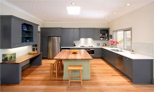 Với phòng bếp, phòng ăn - khu vực có nhiệt độ và độ ẩm cao nên nội thất gỗ ở khu vực này cần chịu được nhiệt và ẩm ở mức cao nhất. Ảnh: Camnangnoithat.