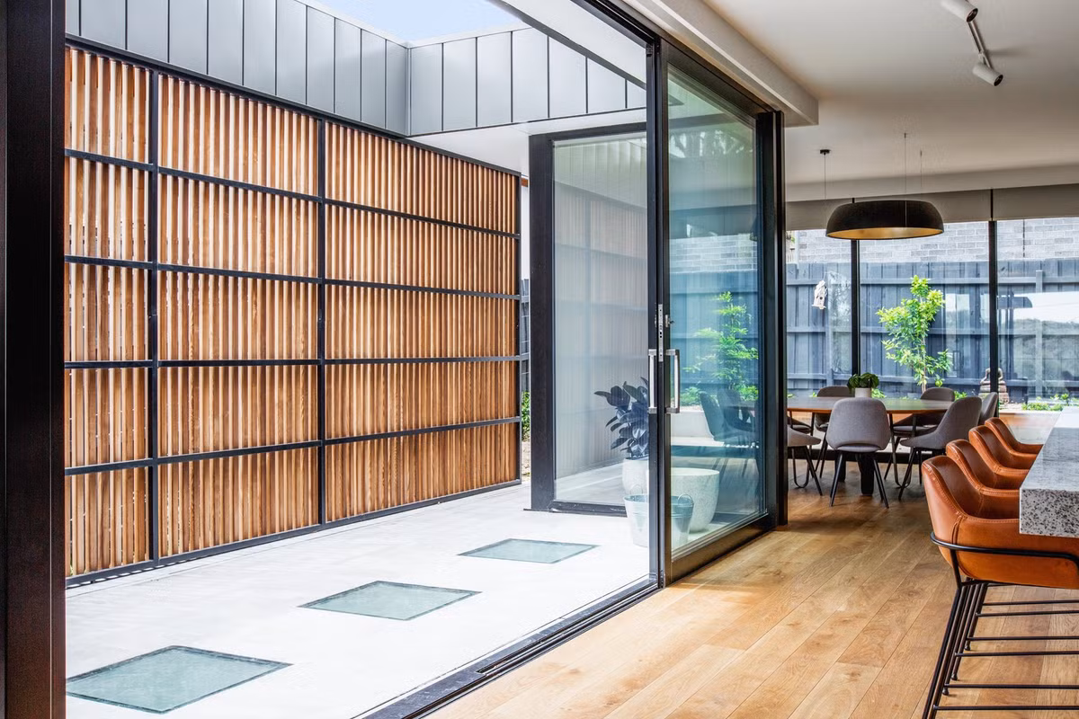 Kew East House có diện tích 265m2, do công ty Jost Architects thiết kế.