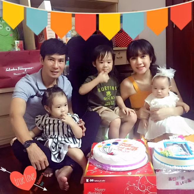 Tuy căn nhà đồ sộ nhưng cuộc sống bên trong có vẻ như rất bình dị, ấm cúng và tràn ngập không khí yêu thương.