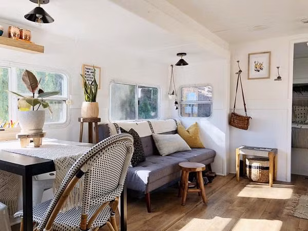 Ngôi nhà được xây dựng bên trong một chiếc xe ô tô với diện tích chỉ 19m2.