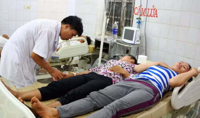 Nghệ An: 10 người suýt mất mạng vì ăn phải nấm rừng - Hình 2 Nghe An: 10 nguoi suyt mat mang vi an phai nam rung-Hinh-2