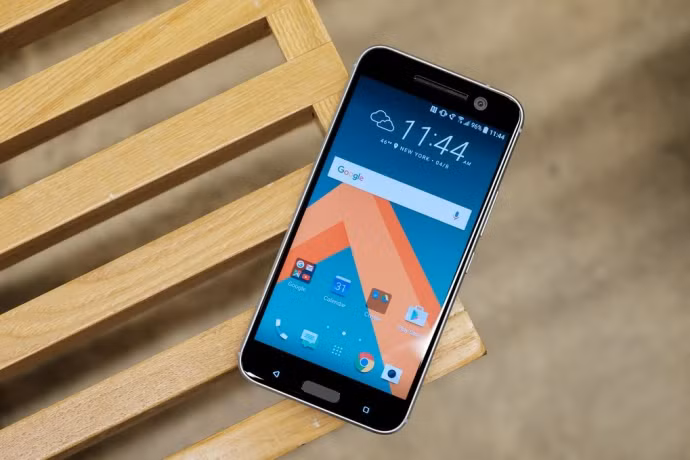HTC U11 chinh hang gia 16,9 trieu dong tai Viet Nam